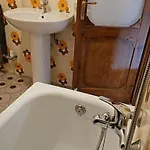 La Casa Di, Sara