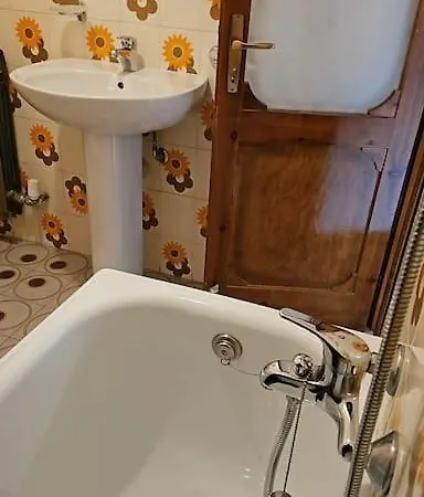 La Casa Di, Sara