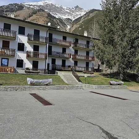 La Casa Di, Sara